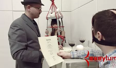 マッチョは、プールやジムでお尻に美しいスポーツを持っている完全に汲み上げられています アダルト 女性 用 動画