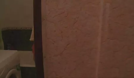 ソファの上に男と暗いストッキングでスリムな雛 アダルト サイト 女性 向け