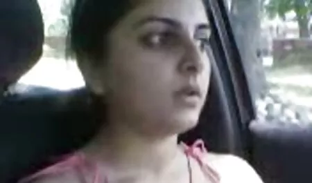 男はカメラの前でコックをオフにジャークし、ブルネットに精液を吹き飛ばす 女性 用 アダルト 安心