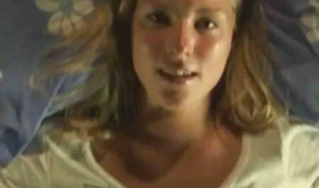 Bitchæmは、挿入する男を待っていませんでした,二つの厚いディルドは、お尻にsop. 女性 用 無料 アダルト