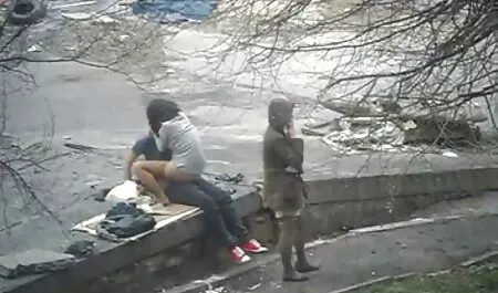 女性に着飾った白い部屋着と癌った寝台を犠牲に彼女の人生のための黒人 女の子 用 エロ 動画