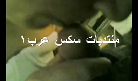 床に座っている黒人男性と肛門の若いブルネットの妹 女性 用 エロ アニメ