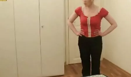 Bambi Brooks取得doggystyledオンソファによってa日焼けした男 アダルト 女子 向け