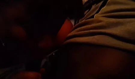 緑のドレスでブルネットは、床にキュウリと自分自身をファックします 女の子 用 えっち 動画