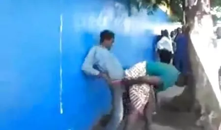 スキニーは長い黒人の陰茎に置かれています 女性 向け アダルト 無料 サイト