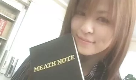 金髪の寝室に座る夫と背の高い エロ い 動画 女性 用