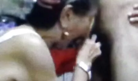 蒸し暑いレズビアンスワッピングクーニーベッドの上 えろ 女の子 用