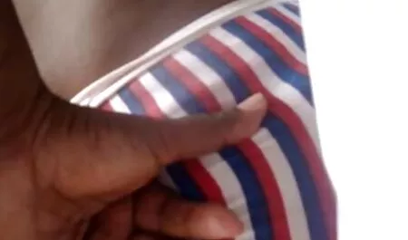 大きなコックポンド若いブルネットの滑り側の大きなウィンドウ 女の子 用 エロ