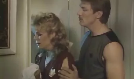 Negritos後blowjob単にバニラ空ソファにピンクの下着 女性 向け アダルト サンプル