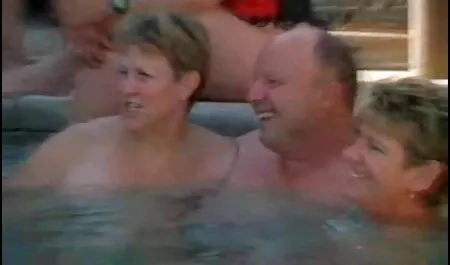 壁の近くの通りに肛門にサングラスポンドでブルネット アダルト 女性 用 無料