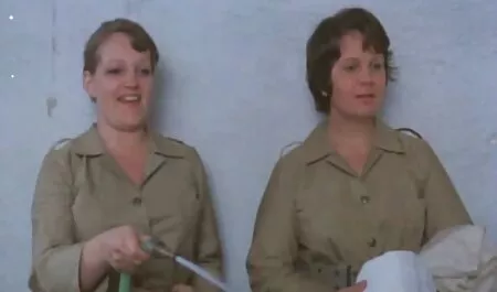 ストリッパーは同時に多くの男性に割り当てられています 無料 アダルト ビデオ 女性 向け