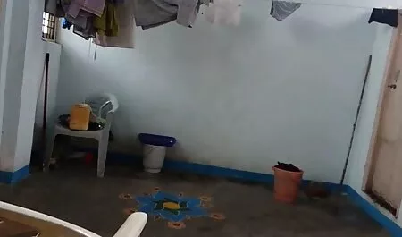 タトゥー,親愛なる友人,舐めてる,三十歳の女の子,ブルネット,猫,ソファの上で犯されるお尻 女性 向け アダルト サイト