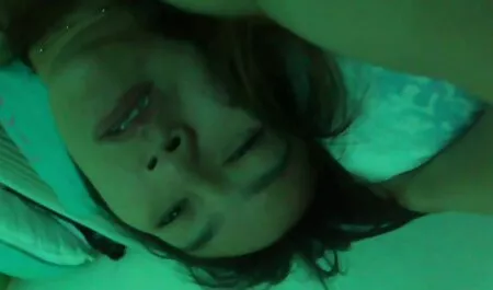 白いソファの上に金髪の女の子から手コキのような人 女性 用 エロ アニメ