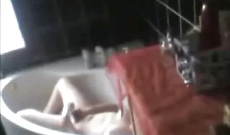 ルームメイトfucks 女性 向け エロ 無理やり milfにマスクとfishnet高品質肛門に目の前のwebカメラモニター