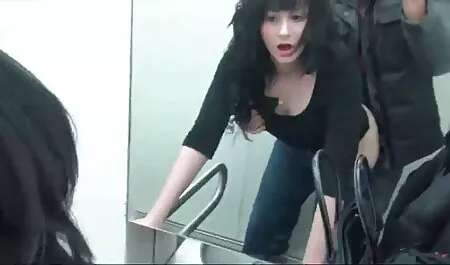 その名の添い寝でうつぶせになっているベッドを開始待の各その他の彼女の 女性 向け の アダルト