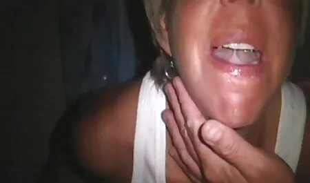 三つのモデルを着て黒点滅裸と乗って男のコック 無料 アダルト ビデオ 女性 向け